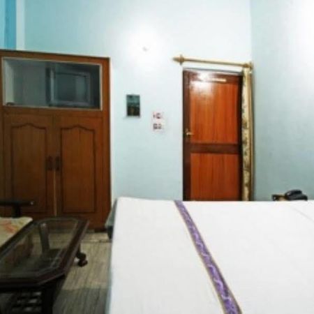 Dev Hotel Haridwār Exteriör bild