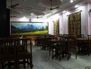 Dev Hotel Haridwār Exteriör bild
